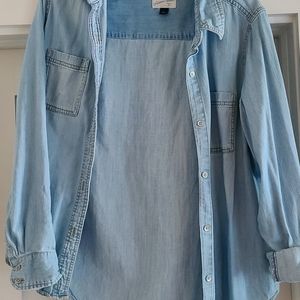 Women's Universal Thread denim button down - Light Wash